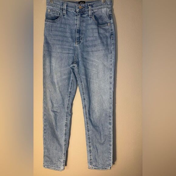 BDG Light Blue Non Distressed Medium Wash “Girlfriend High-Rise Cropped” size 27 - Picture 1 of 11